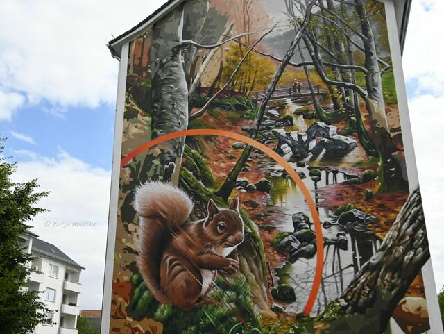 Streetart in Laatzen

BeNeR1, Mister Copy und Dekor haben ein Stück Natur auf zwei Fassaden der Wohnungsbaugenossenschaft Laatzen eG gezaubert

Herbst | Foto: Katja Woidtke