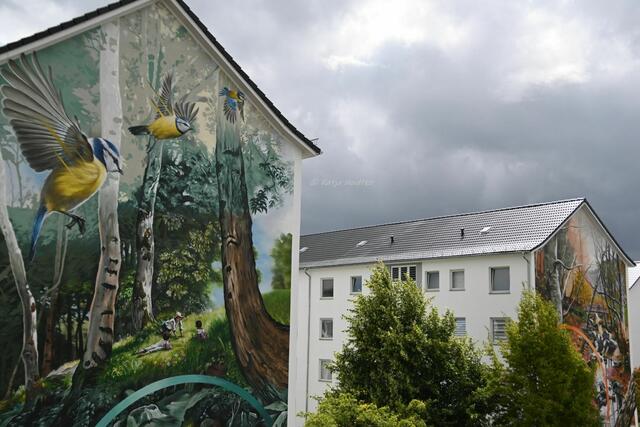 Streetart in Laatzen

BeNeR1, Mister Copy und Dekor haben ein Stück Natur auf zwei Fassaden der Wohnungsbaugenossenschaft Laatzen eG gezaubert | Foto: Katja Woidtke