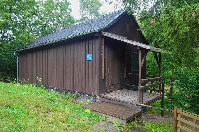 Schutzhütte des Angelvereins am Krebsbachteich