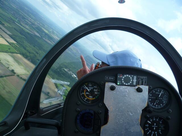Der Pilot hat auch die sympathische Art eines „Fremdenführers“.
