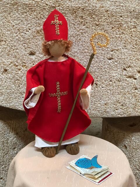 Foto: Bischof Ulrich als Erzählfigur - so kann auch Kindern der Heilige nähergebracht werden.