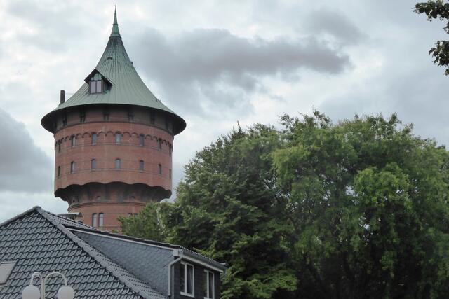Der Wasserturm ist 48 Meter hoch und wurde 1897 erbaut. 2004 wurde er  außer Betrieb genommen. Der Turm ist ein Wahrzeichen der Stadt. 
