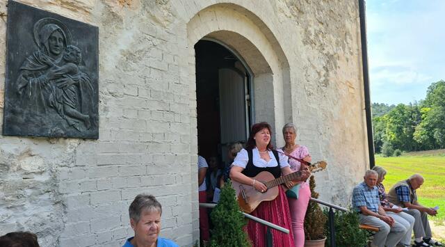 Erna Dirschinger singt vor Rückkehr in Kirche