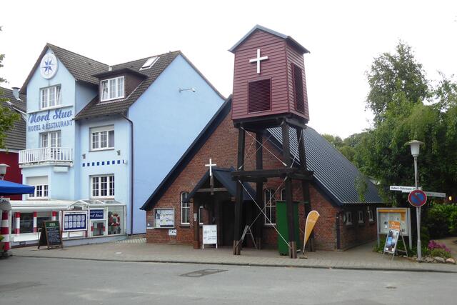 Die Kapelle am Robert-Dohrmann-Platz ist eine evangelische Kapelle in Duhnen.