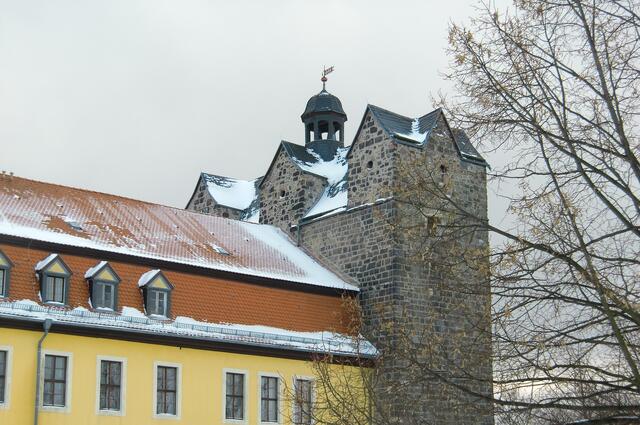 das Ballenstedter Schloss mit integrierten Westportal des einstigen Klosters