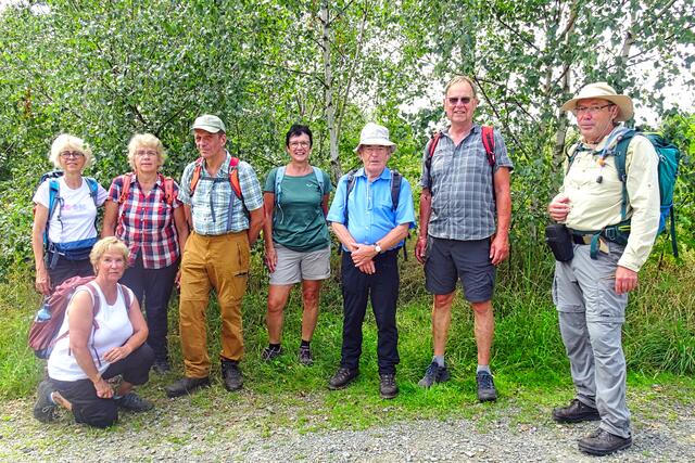 Wandergruppe am Grauwacke Steinbruch Rieder