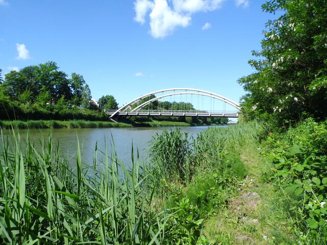 Auch am Mittellandkanal kann man bei einem Spaziergang oder einer Radtour schöne Natur erleben.