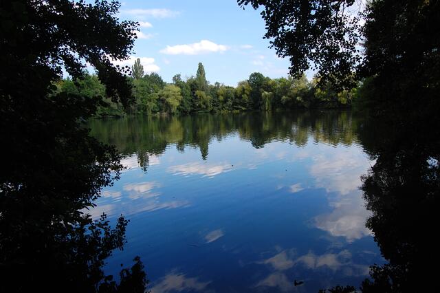 Und darin versteckt gibt es den Blauen See.