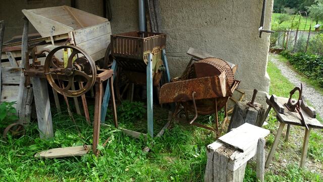 Eine Kartoffelwaschmaschine, rechts davon eine Vorrichtung zum "Wellenmachen" | Foto: Luis Walter