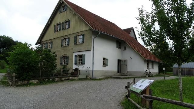 Haus 2
Der Blaserhof, aus dem Weiler Blaser, 1712 erbaut, Umbau und Renovierung erfolgte 1904, seit 2010 nun wieder aufgebaut im Bauernhaus-Museum
 | Foto: Luis Walter