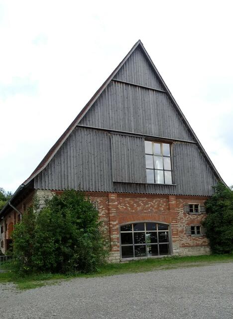 Haus 1
Zehentscheuer aus Gessenried, um 1430 in der Abtei Bad Weißenau errichtet, 1982 abgebaut und ab 1999 in Wolfegg errichtet. Der Startpunkt des Rundganges mit Kasse und Sonderausstellungen
Ende des Rundganges  | Foto: Luis Walter