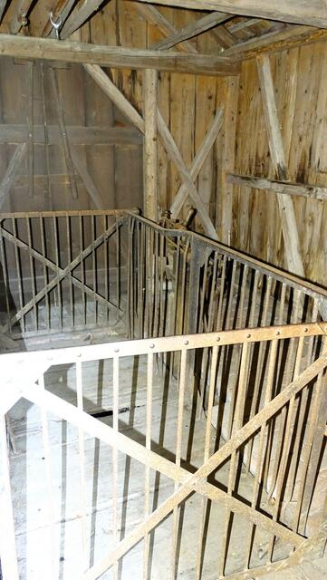 Haus 22
Eine Viehwaage aus Eggmannsried, um 1900 errichtet. In jedem Dorf gab es früher eine Waage, einen Waagmeister der sie bediente, um das Vieh vor der Übergabe an Metzger oder Viehhändler zu wiegen.
 | Foto: Luis Walter