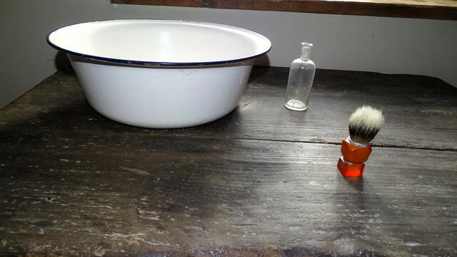 DerRasiertisch mit Rasierpinsel | Foto: Luis Walter