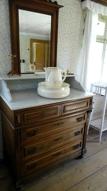 Die Wasch- und Frisierstelle im Schlafzimmer | Foto: Luis Walter