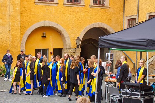 der Gospelchor auf dem Schloosshof