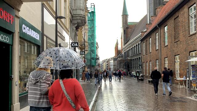 Auf der Breiten Straße zum Rathaus. Foto: Helmut Kuzina
