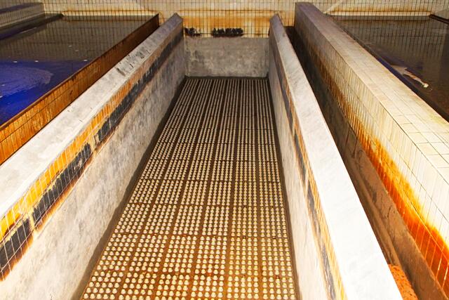 ein leeres Filterbecken mit 1.200 Filterdüsen