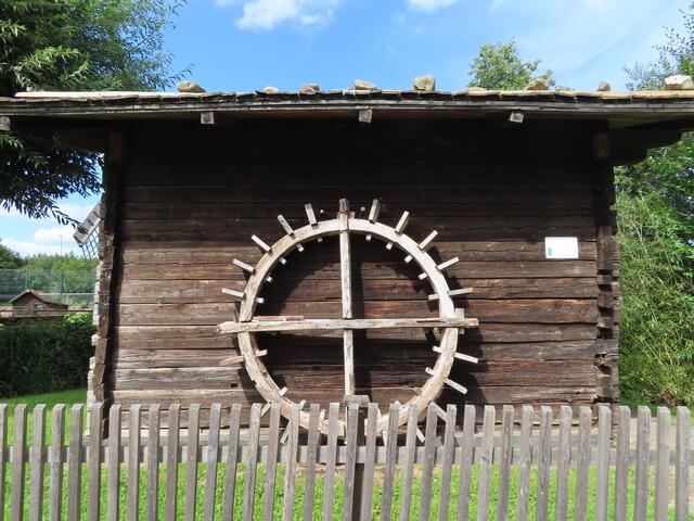 Wenn man vom Parkplatz zum "Brotmuseum" geht, ... | Foto: M. A.