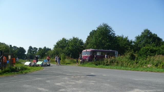 Fahrgäste kommen von der Tour zurück.
