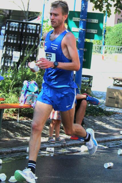Mario Leser bei Halbzeit der 10 Kilometer Distanz