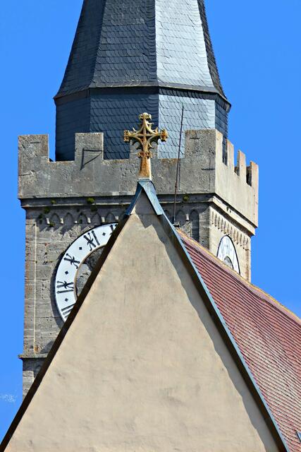 Verdichtete Perspektive mit dem Turm von Sankt Andreas