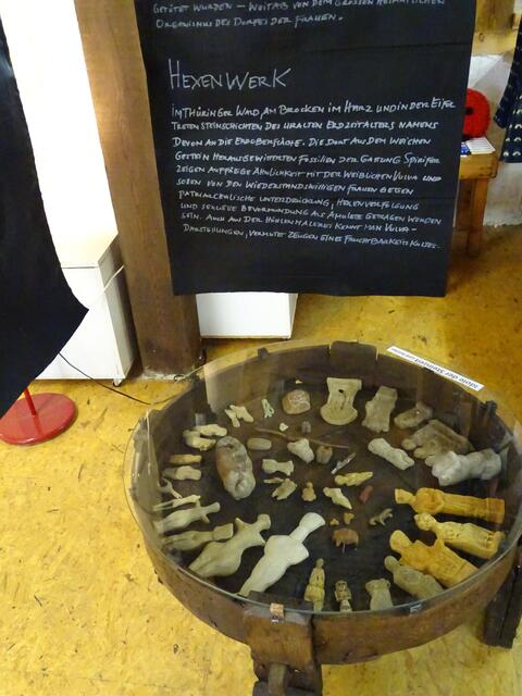 Frauenidole aus Vorzeit und Antike: Figuren der großen Göttin oder Träger der menschlichen Lebenskraft. Haus der Kulturen und Maskenmuseum Diedorf: Ausstellung : " Frauenpower"