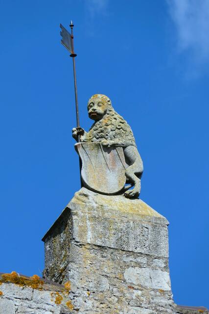 Eigenartiger Wächter auf der Stadtmauer beim Palatium