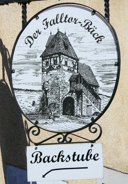 Das zugehörige "Falltor" zur Bäckerei gibt es in Eibelstadt leider nicht mehr. Es war bis zum Abriß 1873 der östliche Zugang zur Stadt.
