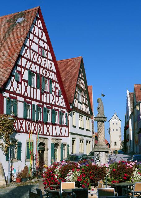 Der Bärenbrunnen in der Ortsmitte von Mainbernheim ist eines der Top-Fotomotive im fränkischen Weinland. Aber auch im Rest des Städtchens kommt die Kamera kaum zur Ruhe.