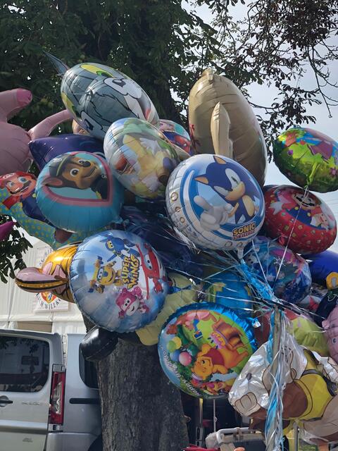 Foto: Viele, viele bunte Luftballone ...