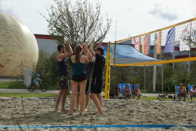 das Siegerteam der Königsbrunner „Quattro-Mixed Stadtmeisterschaft im Beachvolleyball“ 2023 - Edelstoff United
