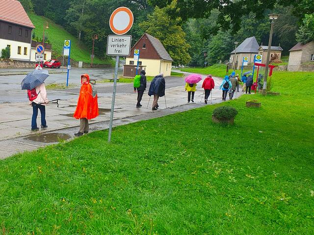 Es hat fast den ganzen Tag geregnet, wo bleibt der Bus