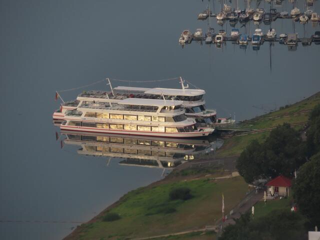 Die beiden Ausflugsschiffe "Stern von Waldeck" (vorn) und "Edersee Star" (dahinter). | Foto: M. A.