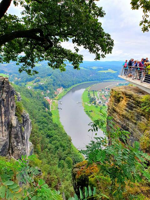 Gute Aussicht auf Elbe und Landschaft