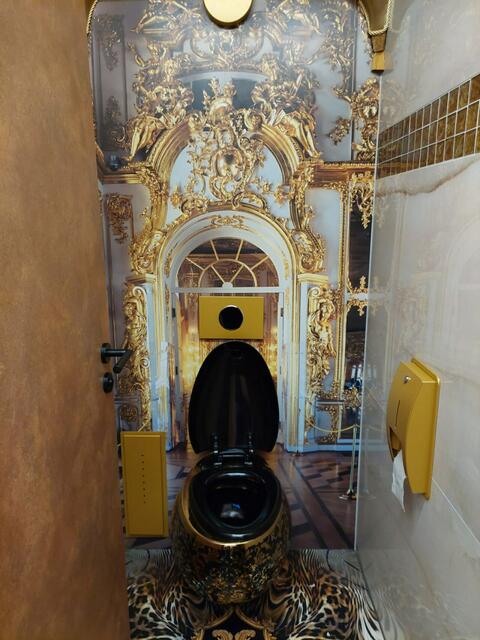 Das wurde im Bergwerk gefunden, muss wohl ein Teil des Bernsteinzimmers sein 😉😉