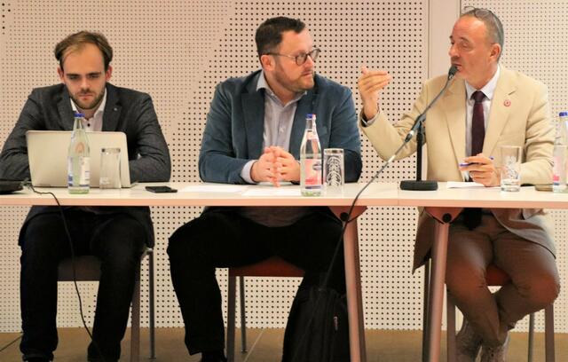 bei der Fragerunde: von links Philipp Huber, Matthias Fink, Yann Galut | Foto: Marianne Stenglein