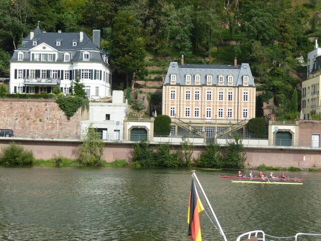 Schönes Wohnen am Neckar an der Neuenheimer Landstraße.