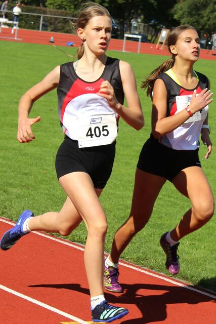Lisa Bunk über 800 Meter beim Vergleichskampf der sieben bayerischen Bezirke in Memmingen 