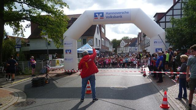 660 Meter: Start zum Kinderlauf.
