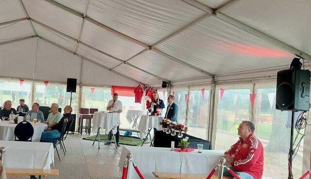  OSV-Vorsitzender Dirk Runge am Rednerpult.