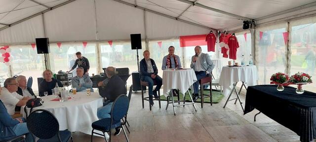 Frank Glaubitz in einer Talkrunde mit Rainer Ruschitzka (links) und Dr. Jörg Hellmann, beide OSV-Größen.