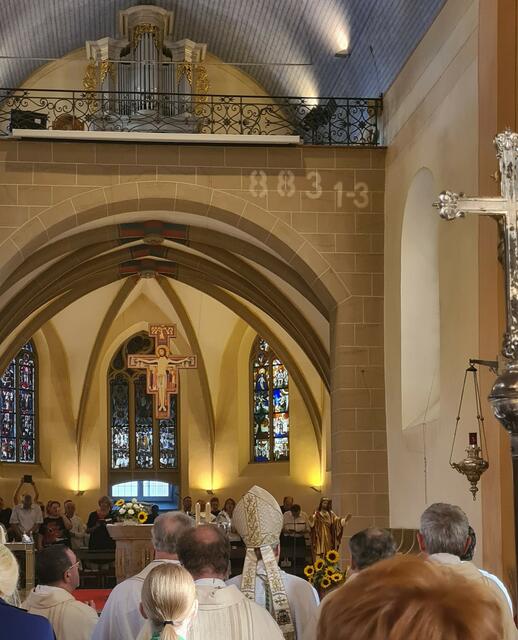 Blick auf Hauptaltar und Gnadenbild vor Auszug