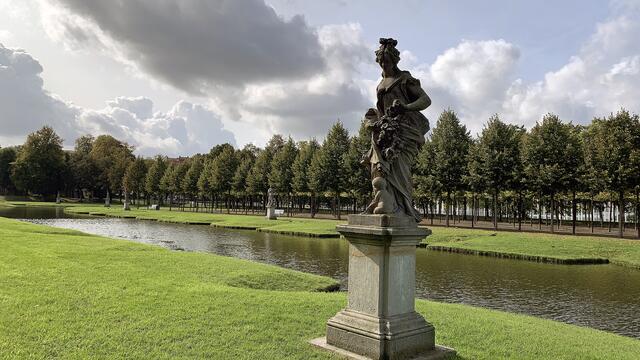 „Frühling“ nennt sich diese Sandsteinfigur aus der Werkstatt des sächsischen Hofbildhauers Balthasar Permoser. Foto: Helmut Kuzina