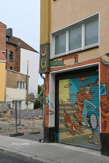 Hola Utopia! Hannover

Rookie the Weird hat dieses phantastische Mural 2021 in der Oberstraße auf die Hauswand gezaubert  | Foto: Katja Woidtke