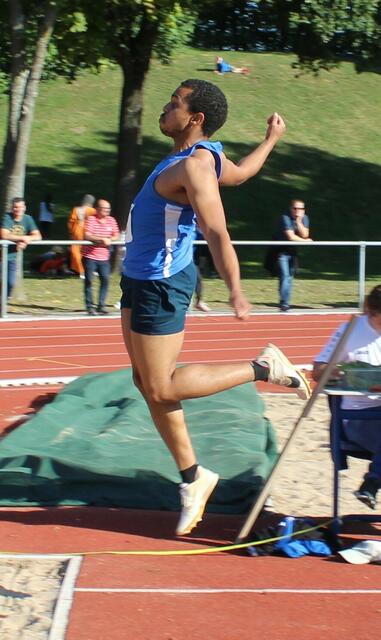 Eduardo Medrano feierte in Aichach Premiere im Fünfkampf