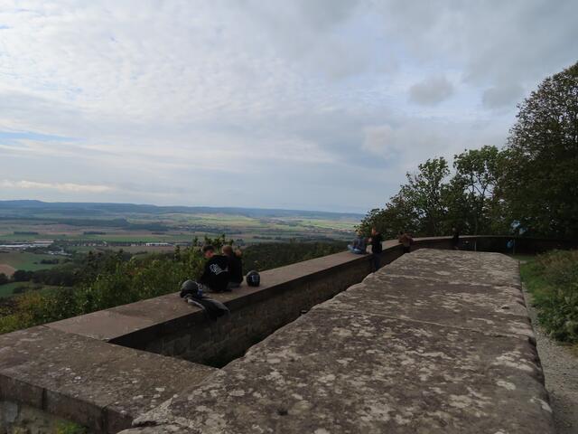 ... in die Landschaft. | Foto: M. A.