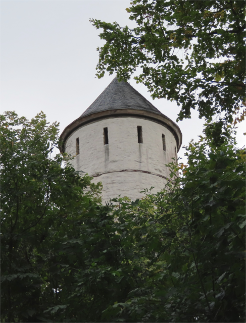 ... von der Rückseite der Burg. | Foto: M. A.