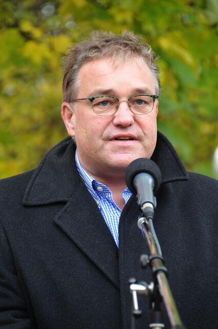 Regionspräsident Hauke Jagau kam am 2. November 2008 nach Waldhausen und eröffnete die Kunstschau.