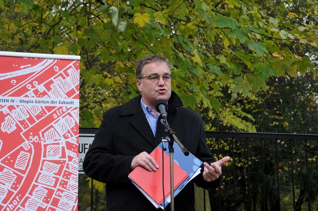 Regionspräsident Hauke Jagau kam am 2. November 2008 nach Waldhausen und eröffnete die Kunstschau.