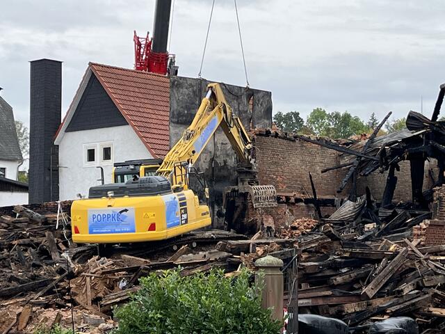 Abriss der Wand des Brandhauses